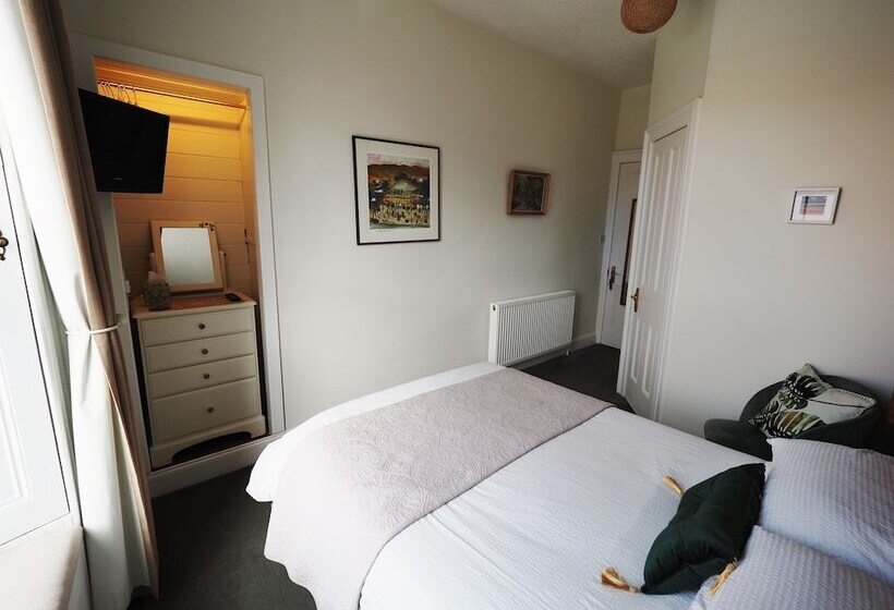 Bed and Breakfast Cowrie Guest House