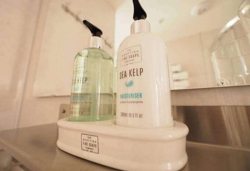 Bed and Breakfast Cowrie Guest House