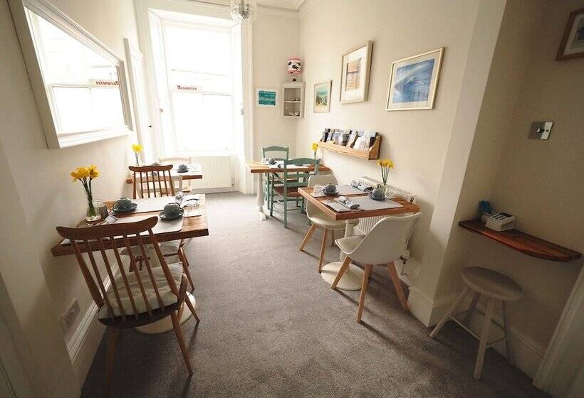 Bed and Breakfast Cowrie Guest House