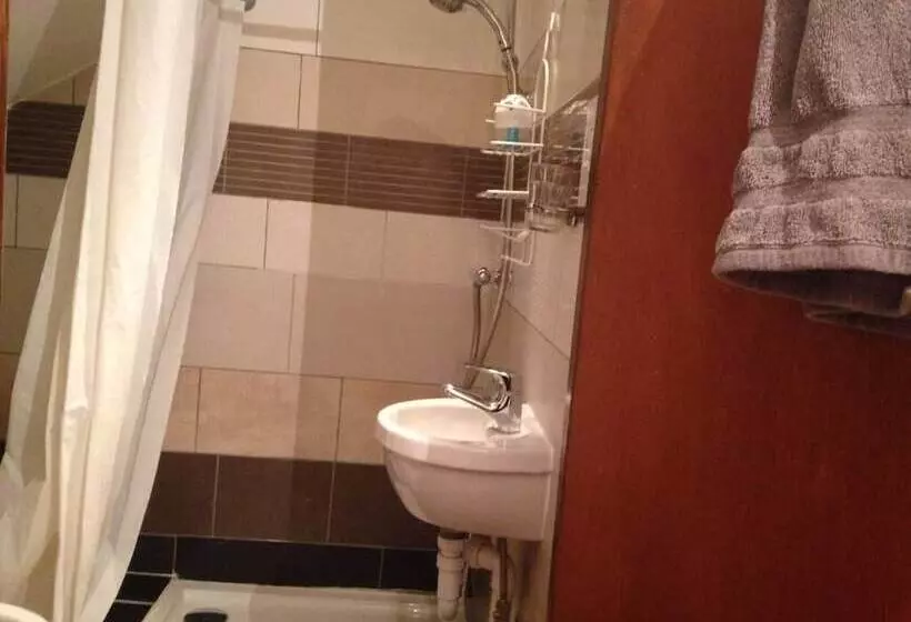 Majatalo Aron Guest House