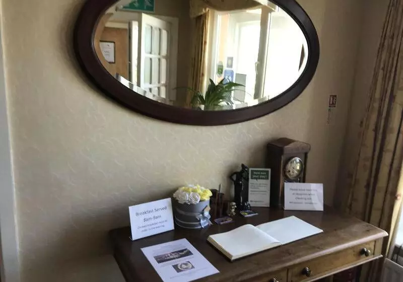 پانسیون Carnside Guest House