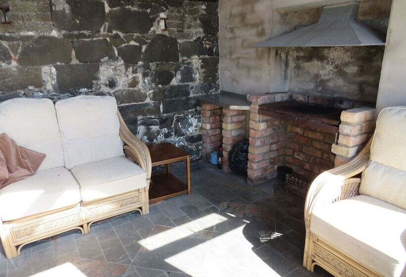 پانسیون Carnside Guest House