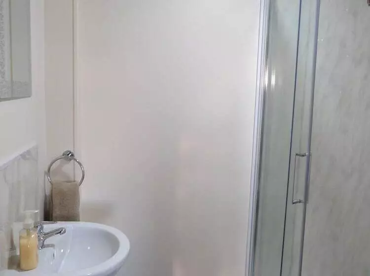 پانسیون Carnside Guest House