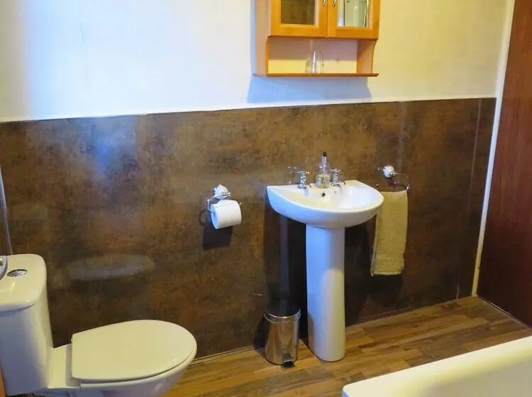 پانسیون Carnside Guest House
