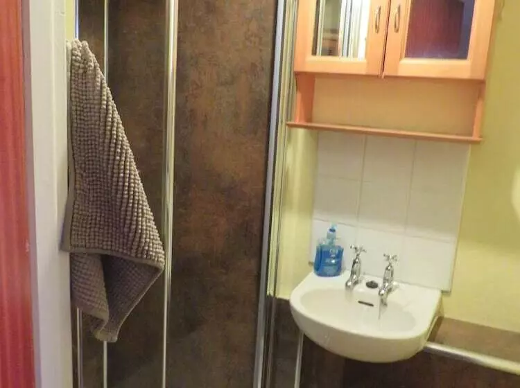 پانسیون Carnside Guest House