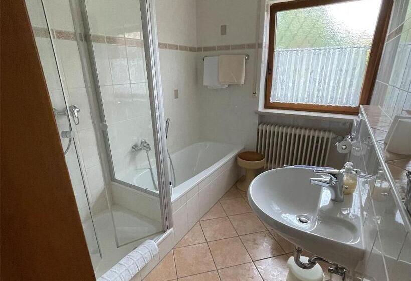 بنسيون Garni Vitamari