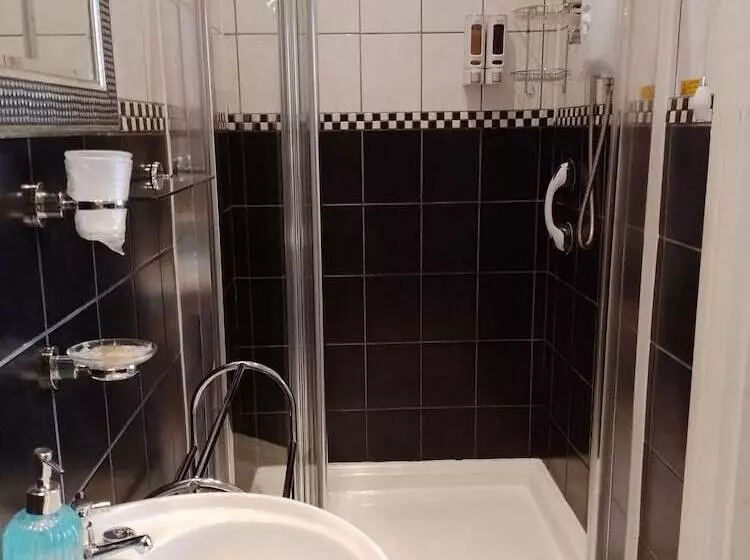 Majatalo Sunflower Lodge