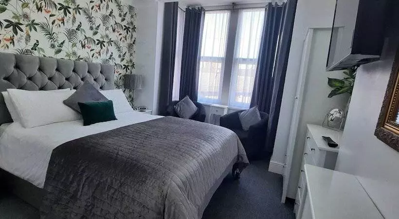 Majatalo Sunflower Lodge