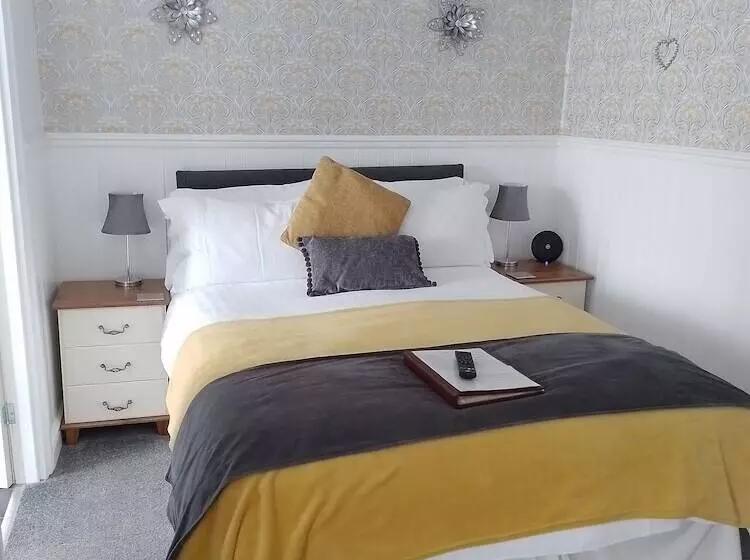 Majatalo Sunflower Lodge