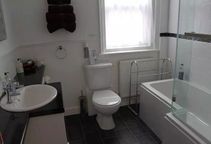 Majatalo Sunflower Lodge