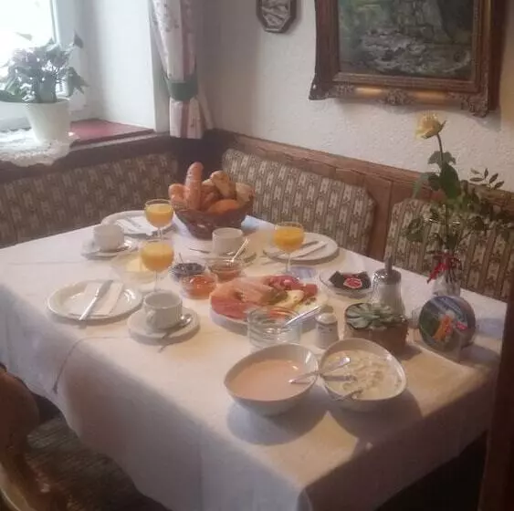 Retkeilymaja Gasthaus Zum Kreuz