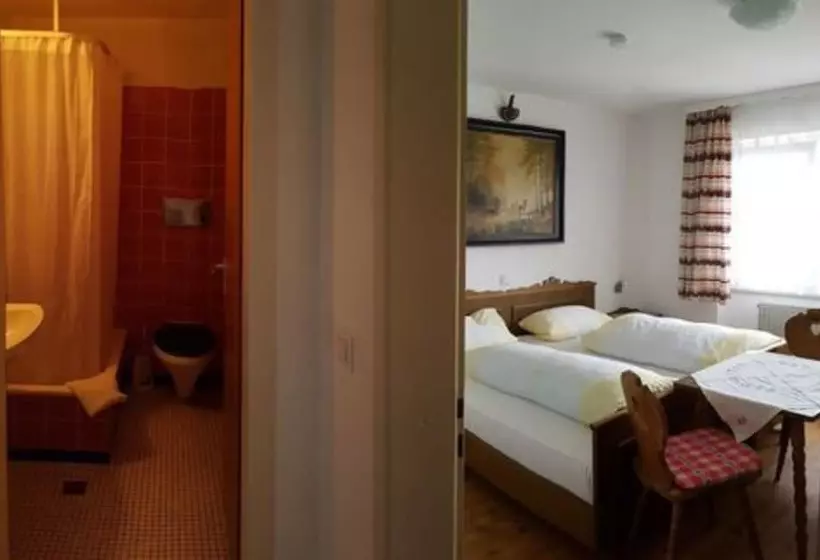 Retkeilymaja Gasthaus Zum Kreuz