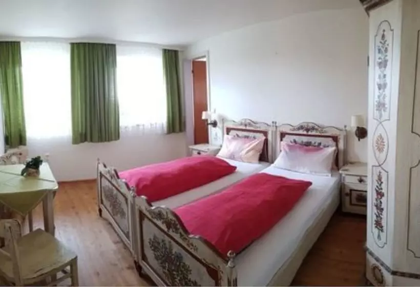 Retkeilymaja Gasthaus Zum Kreuz