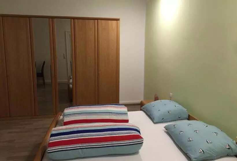 Majatalo Gästezimmer Hozici