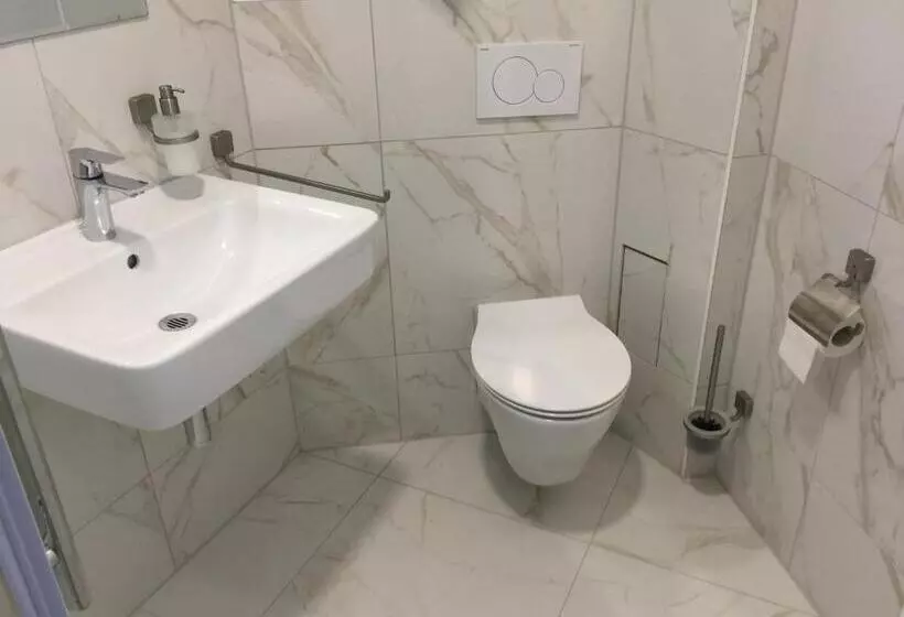 Majatalo Gästezimmer Hozici