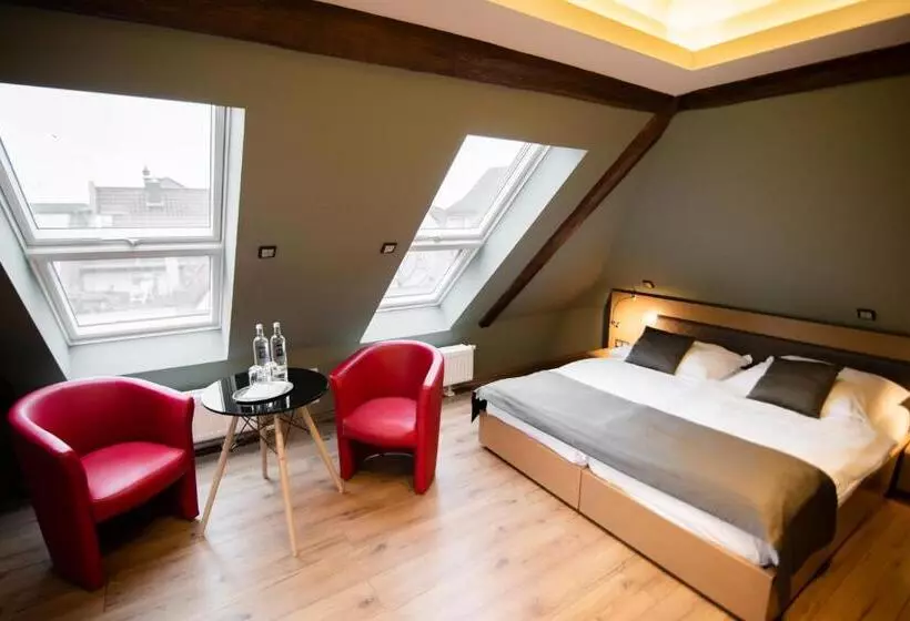 Majatalo Zum Grunen Baum