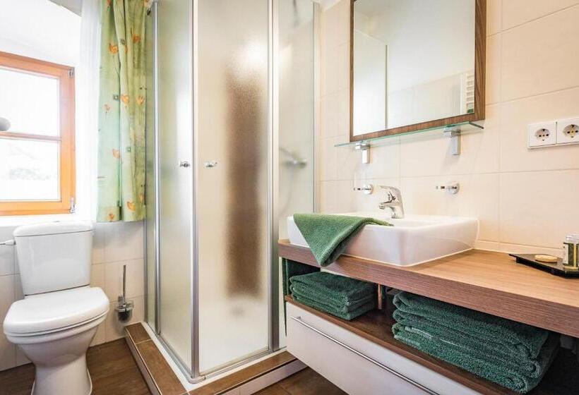 Hotel Urlaub Am Regen – Ferienhof Dirnberger