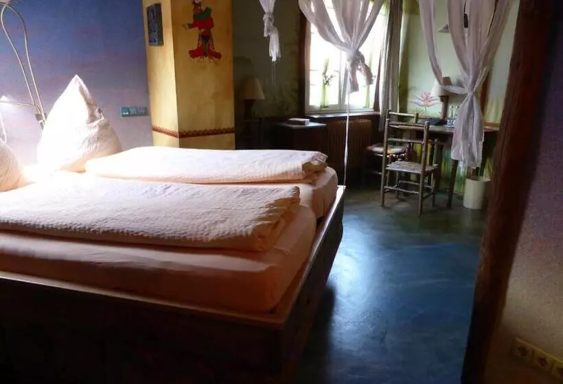 Retkeilymaja Gasthaus Storchen Hellas