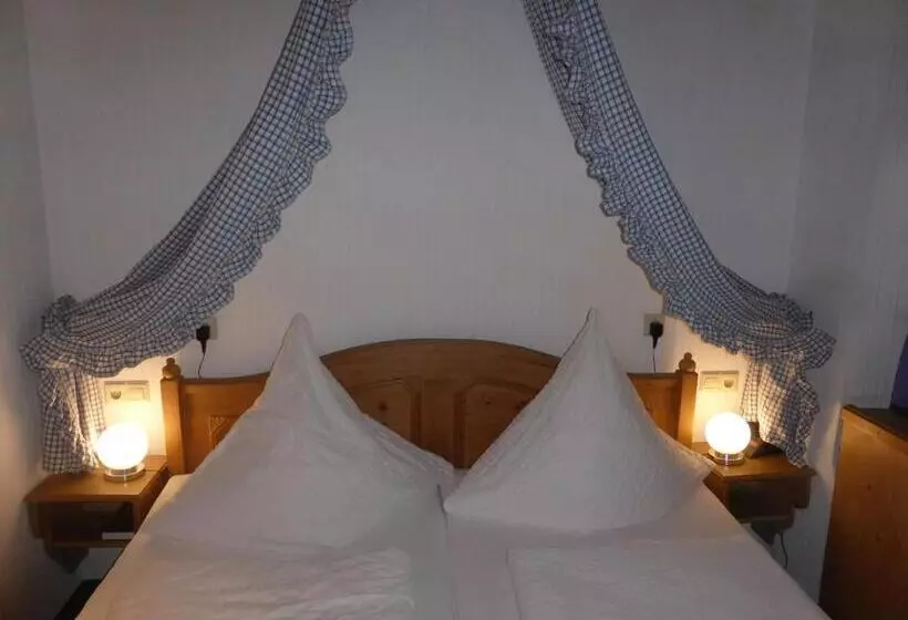 Retkeilymaja Gasthaus Storchen Hellas