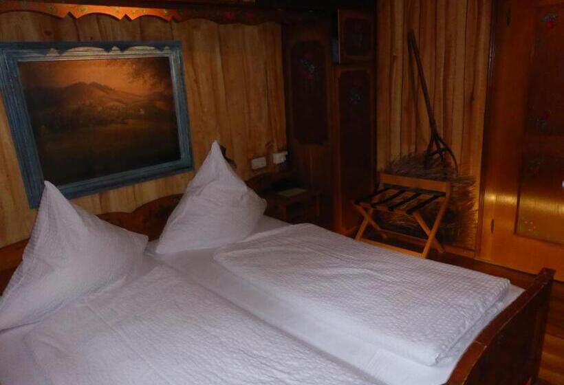 Общежитие Gasthaus Storchen Hellas