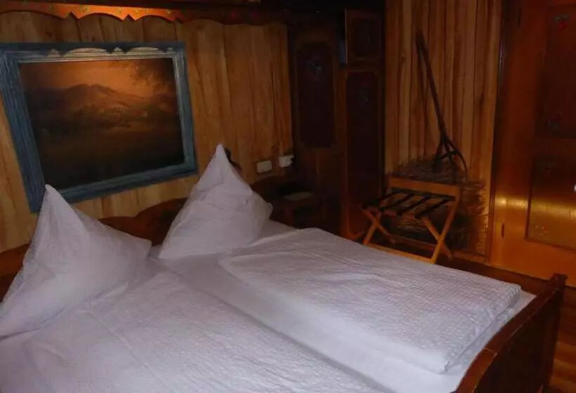 Retkeilymaja Gasthaus Storchen Hellas