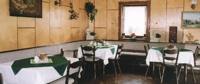 ペンション Gastehaus Hutweide