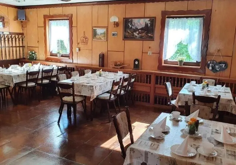 ペンション Gastehaus Hutweide