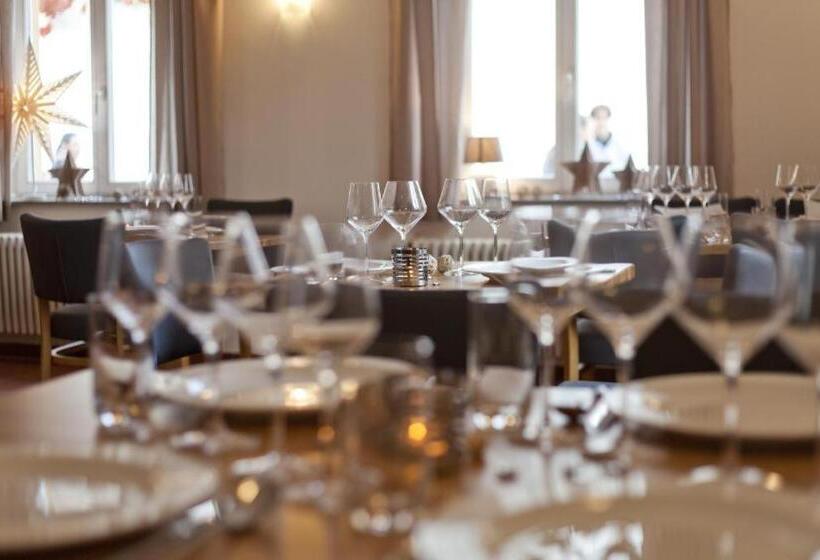 호스텔 Gasthaus Zum Halbmond