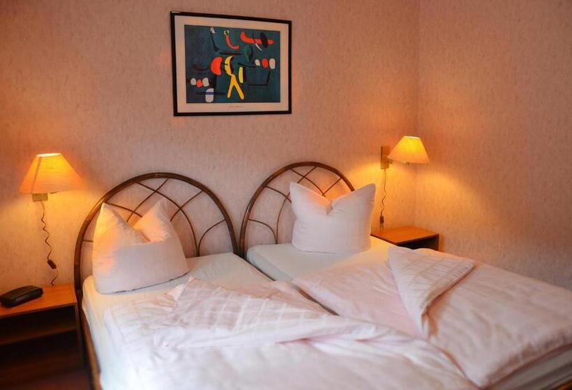 Общежитие Zur Hallenburg