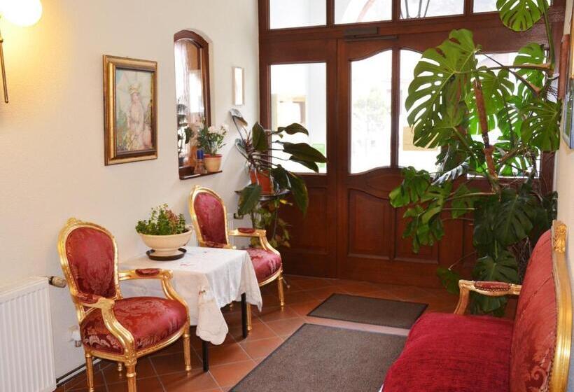 Общежитие Zur Hallenburg