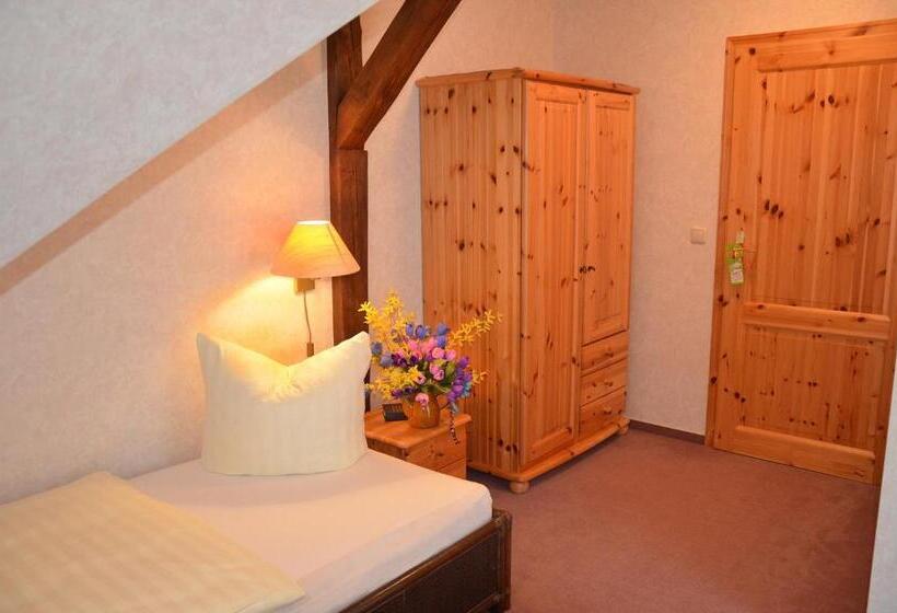 Общежитие Zur Hallenburg