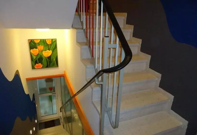 ペンション Air Boardinghouse Tulip Stockum, Zu Fuß   3 Minuten Zur Messe