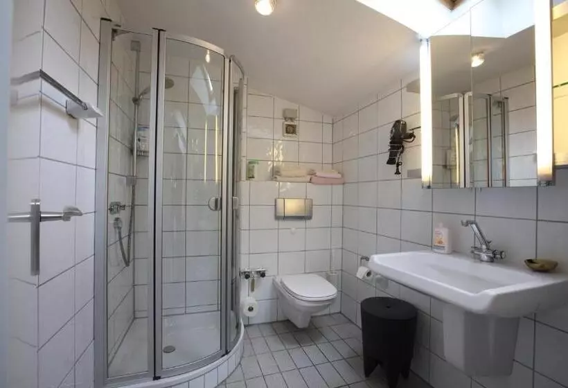 ペンション Air Boardinghouse Tulip Stockum, Zu Fuß   3 Minuten Zur Messe