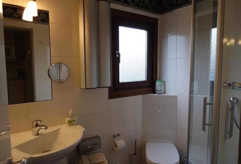 ペンション Air Boardinghouse Tulip Stockum, Zu Fuß   3 Minuten Zur Messe