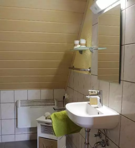 Wirtschaft & Pension Zum Huthaus