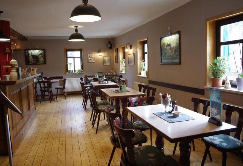 Wirtschaft & Pension Zum Huthaus