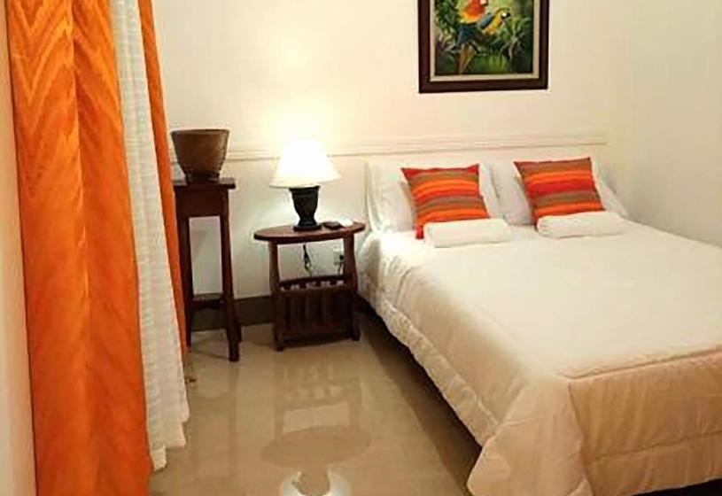 הוסטל Prosperity Inn