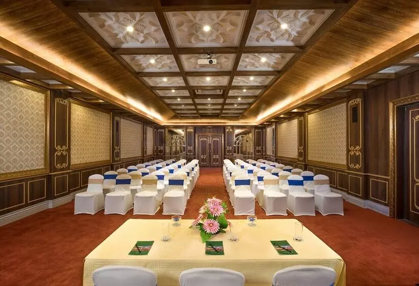 ホテル Mayfair Himalayan Spa Resort