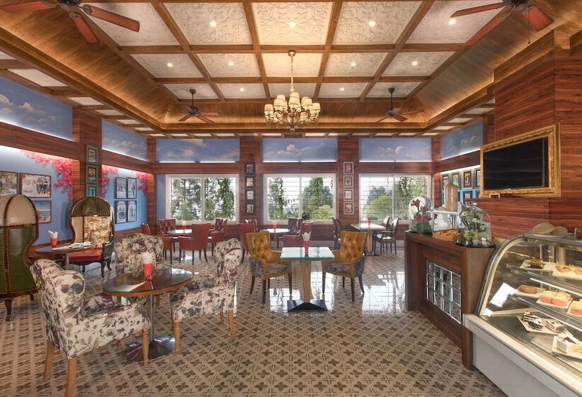 هتل Mayfair Himalayan Spa Resort