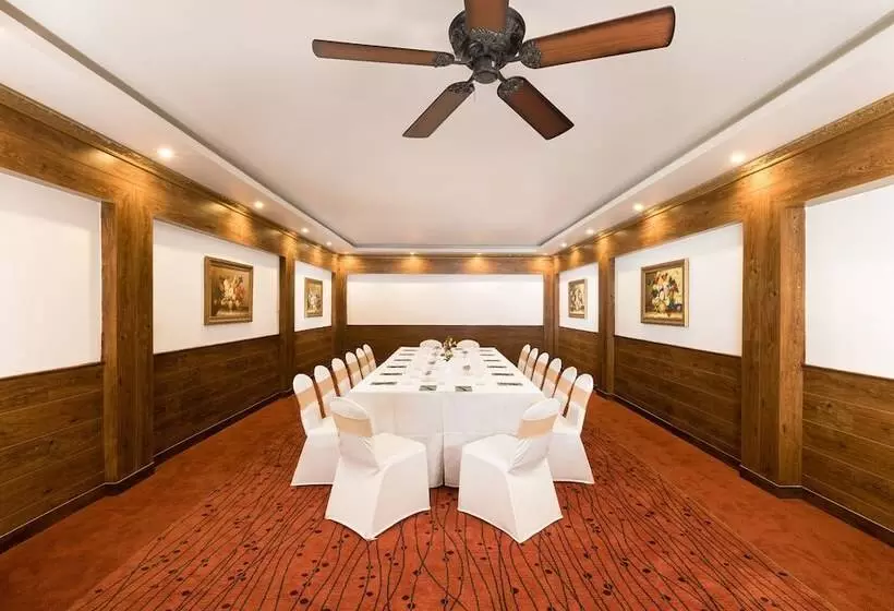 ホテル Mayfair Himalayan Spa Resort