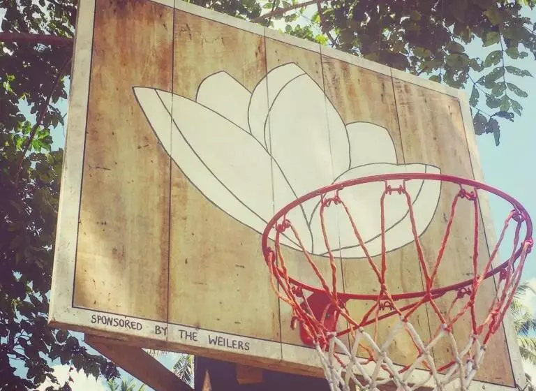 Majatalo Lotus Surf House