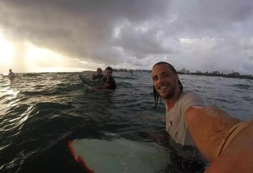 Majatalo Lotus Surf House