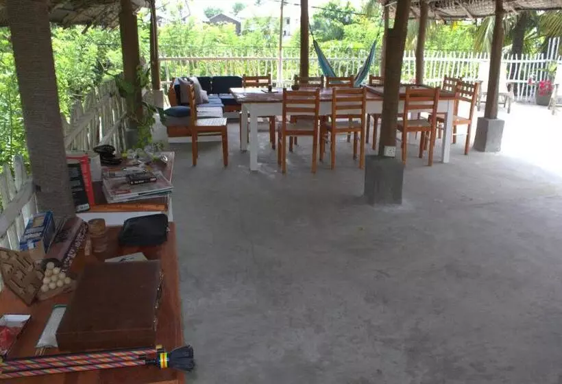 Majatalo Lotus Surf House