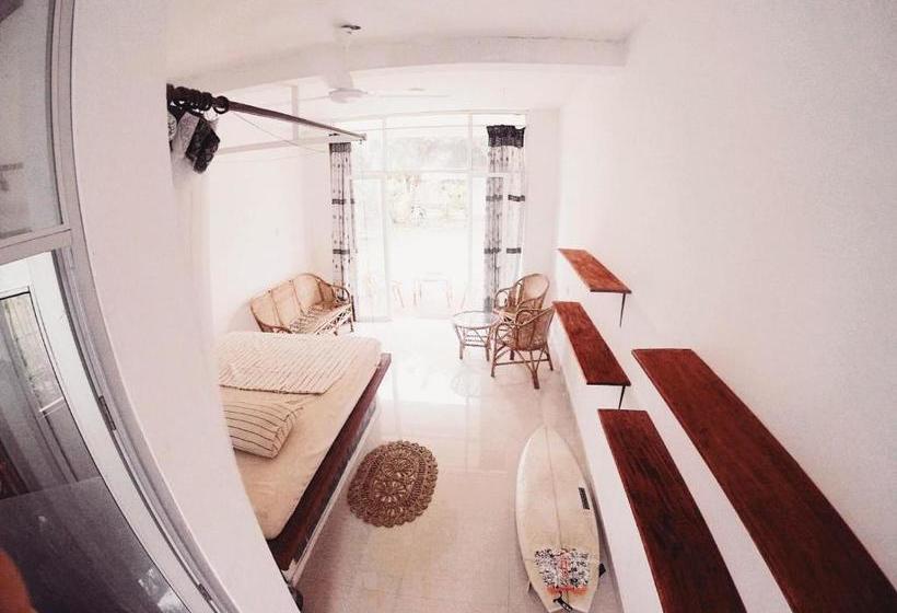 פנסיון Lotus Surf House