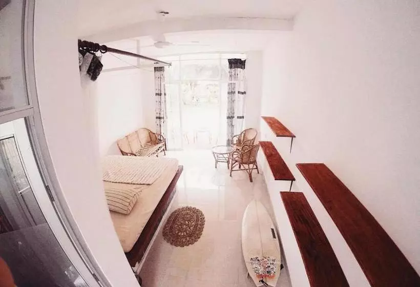 Majatalo Lotus Surf House