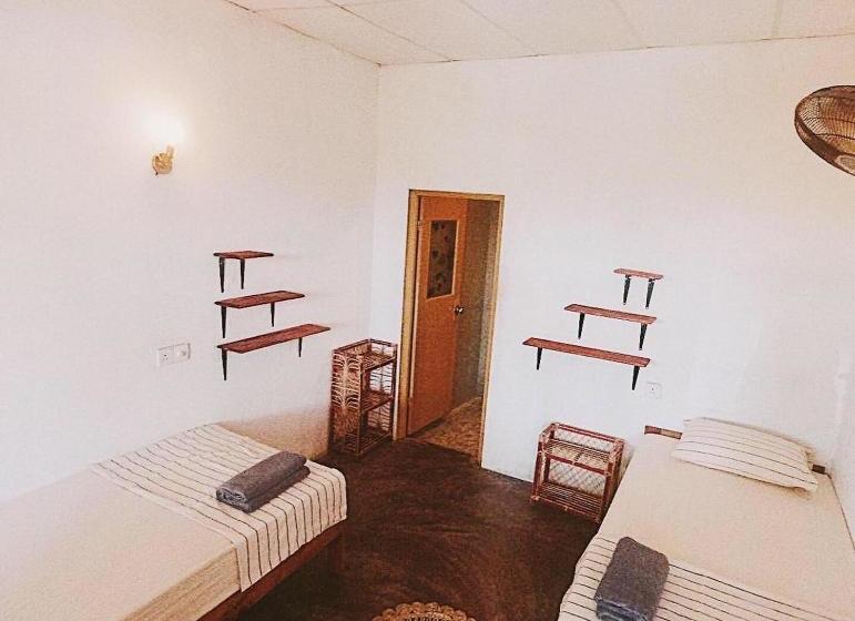 פנסיון Lotus Surf House