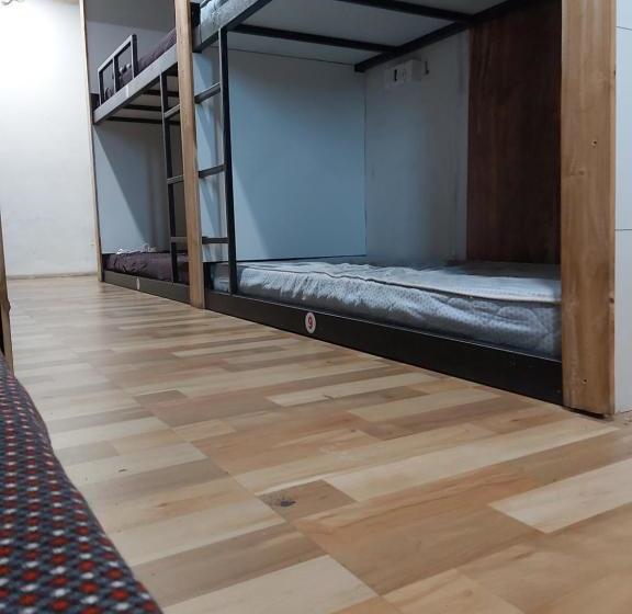فندق صغير Arya Dormitory