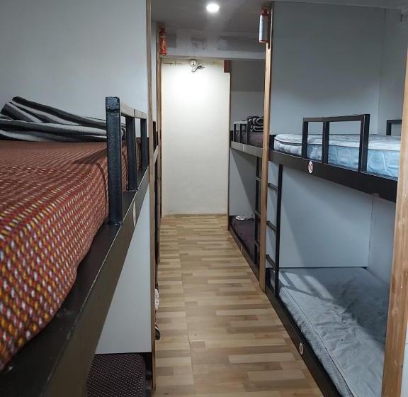 فندق صغير Arya Dormitory