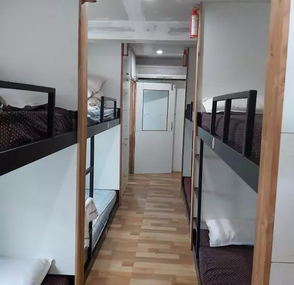 Cămin Arya Dormitory