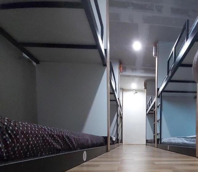 فندق صغير Arya Dormitory